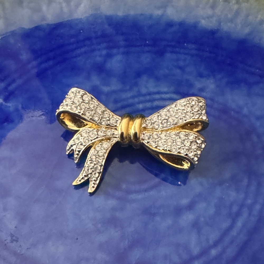Vintage Signed Krementz Bow brooch